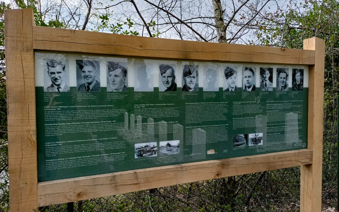 Informatiebord onthuld op begraafplaats aan de Loolaan in Doetinchem