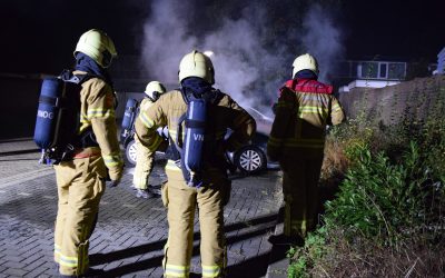 Kortsluiting veroorzaakt autobrand in Doetinchem